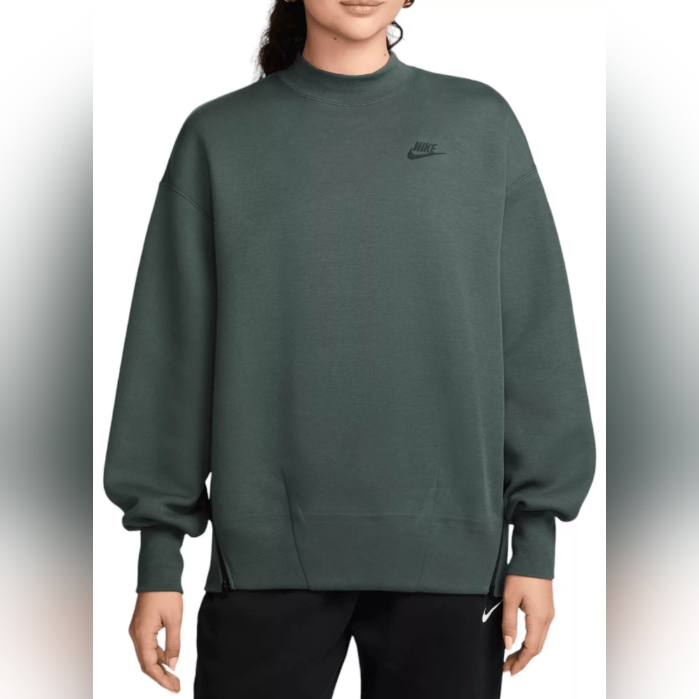 Nike Women's Sportswear Tech Fleece Oversized Crew-Neck Sweatshirt